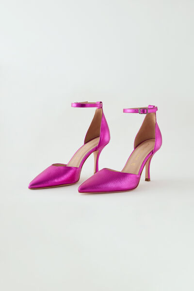 Laminated leather pumps