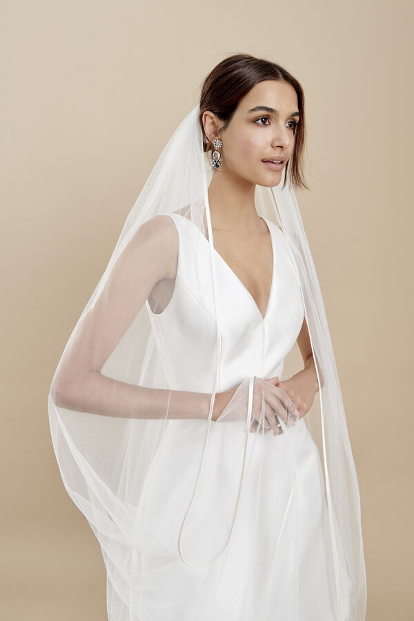Soft tulle veil with a thin duchess silk edge 