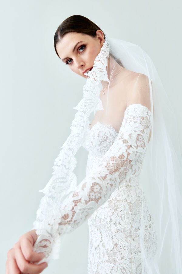 Re-embroidered Lace Veil ivory