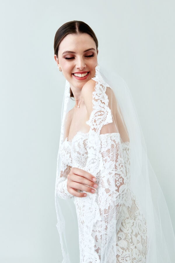 Re-embroidered Lace Veil ivory