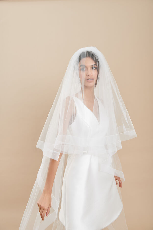 Two-tier tulle veil with gathering and horsehair trim 