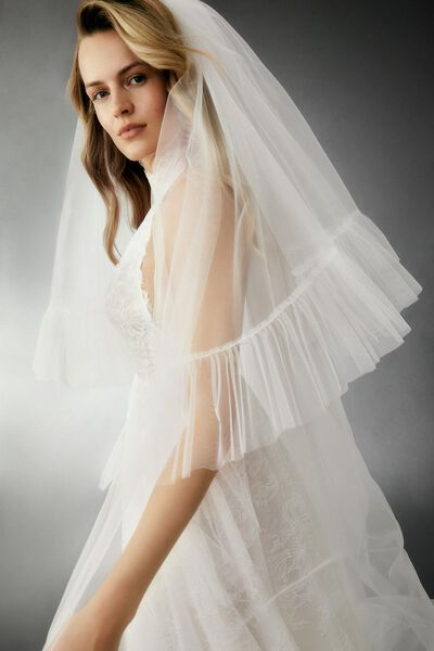 Tulle veil with ruffle