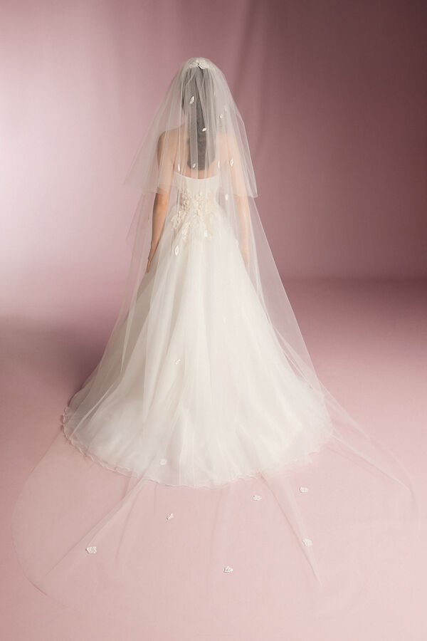 Veil with flower embroided 