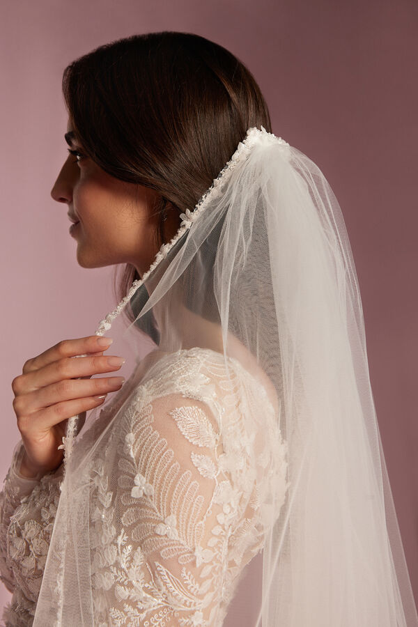 Veil with flower embroidery avorio