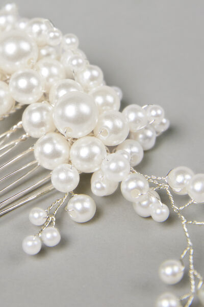 Pearls pin