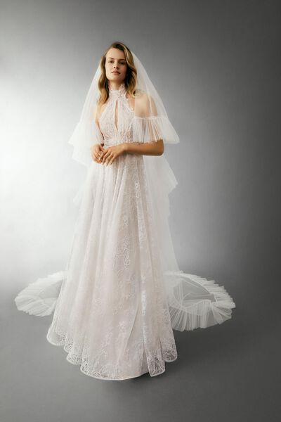Tulle veil with ruffle