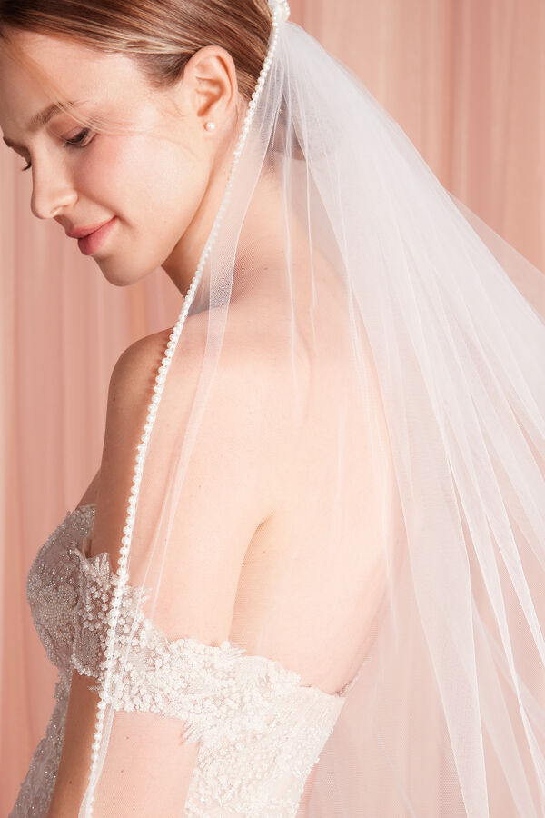 Veil with pearls 